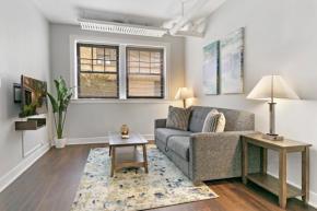 Comfy 1BR Apt Near Lakeview, Shops & Restaurants